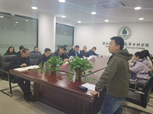 各课题申报负责人及部分成员参加会议